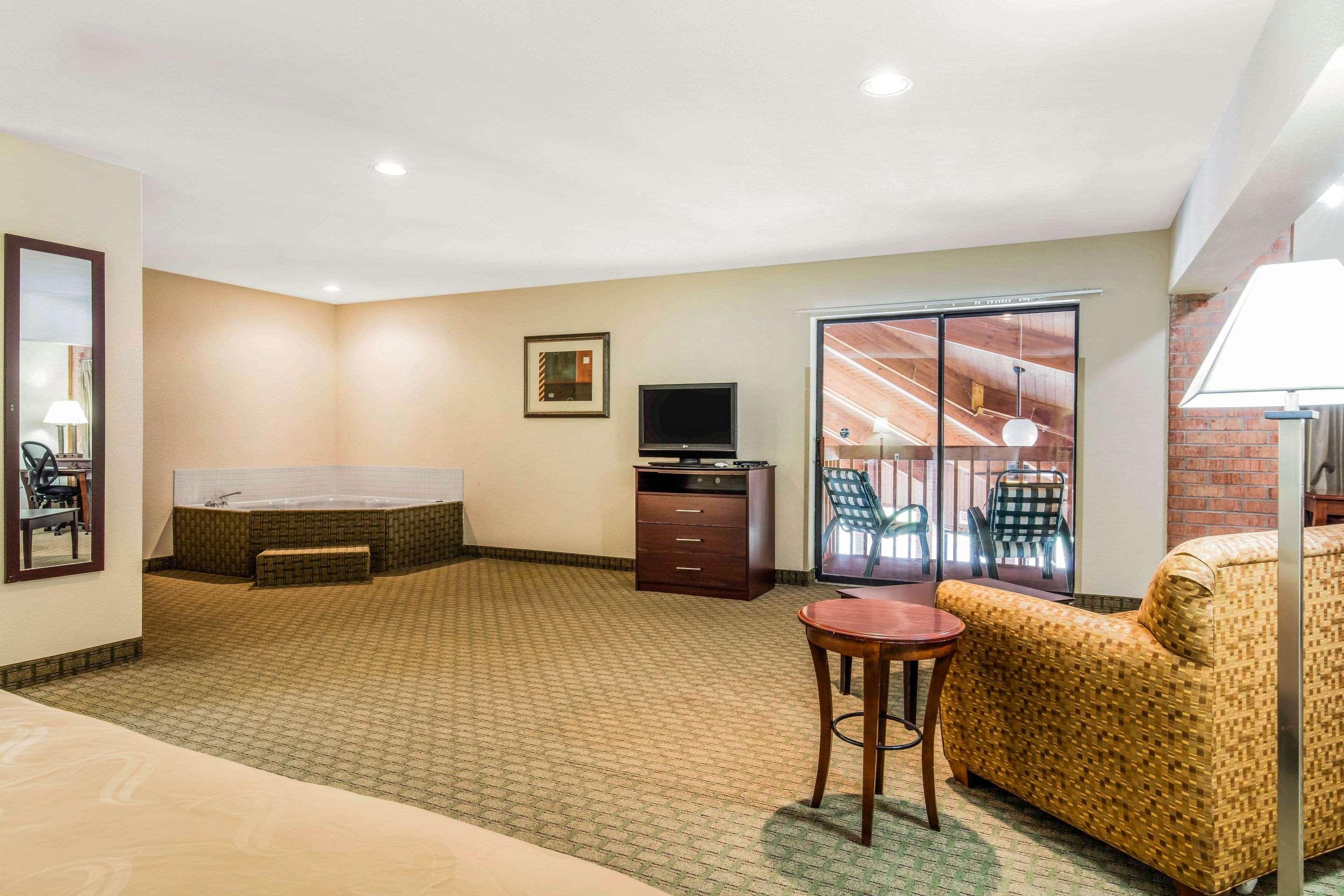 Quality Inn 2*