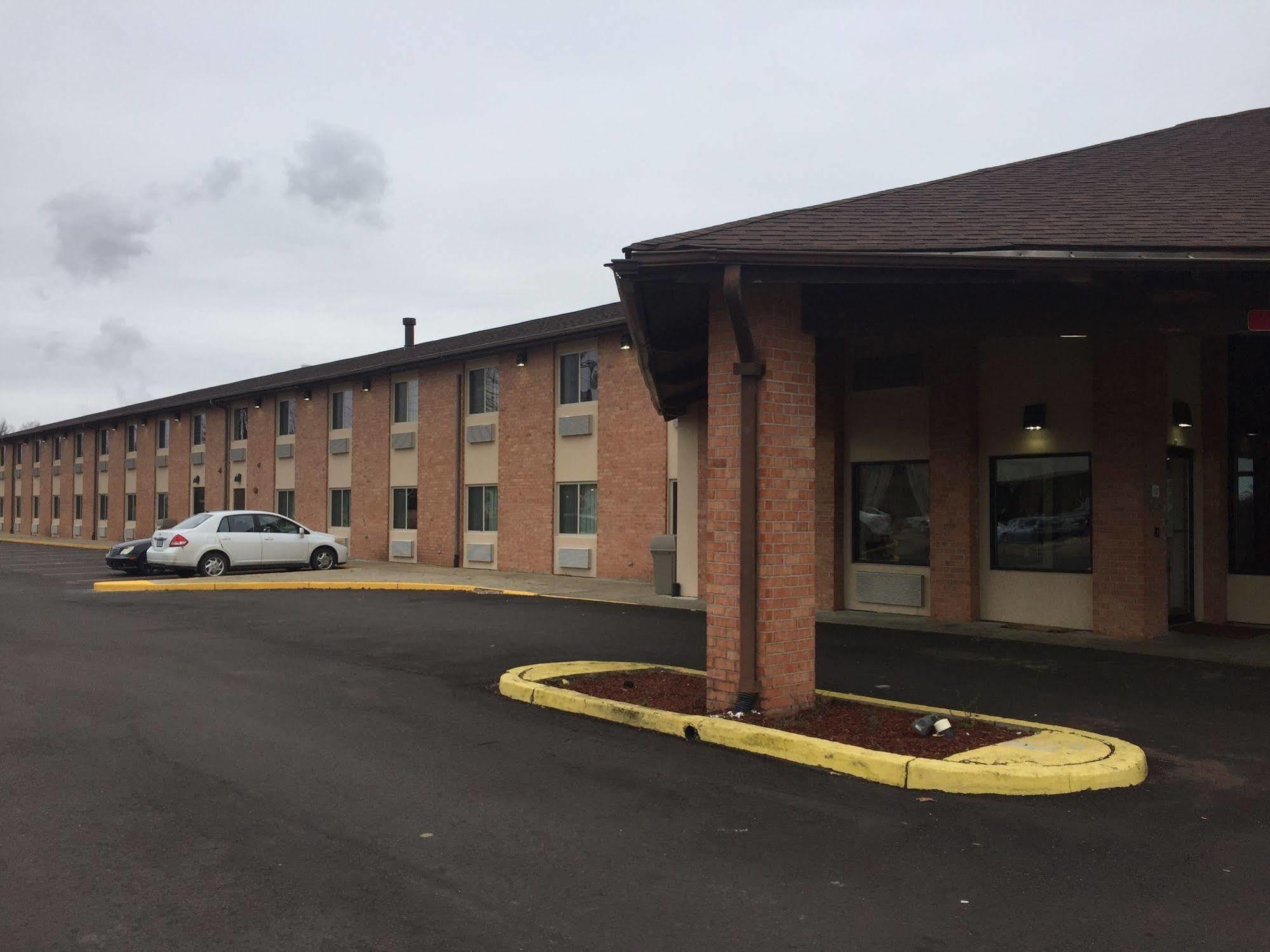 Quality Inn 2*